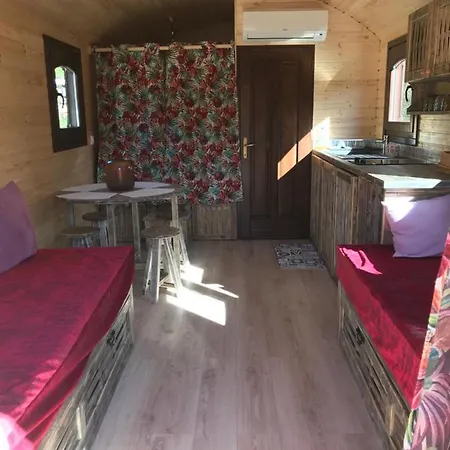 Roulotte De Florette Guest house *