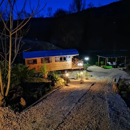 Roulotte De Florette Guest house *